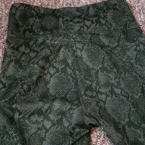 Green snake print leggings - Picture 3 of 4